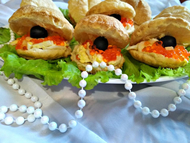Puff pastry snack Black pearl with squid