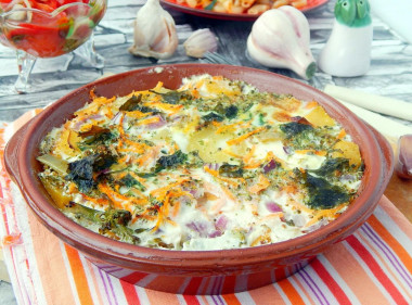 Baked vegetables in sour cream