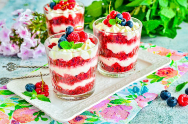Red velvet trifles in cups with cream cheese
