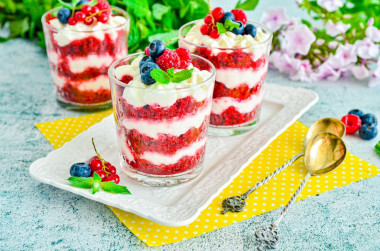 Red velvet trifles in cups with cream cheese