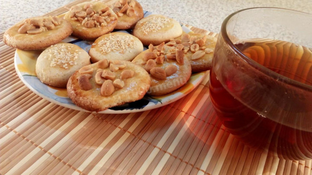 Shortbread cookies with peanuts for the new year