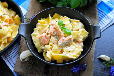 Pasta with red fish in cream sauce