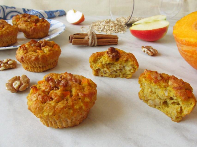 Oatmeal cupcakes with pumpkin