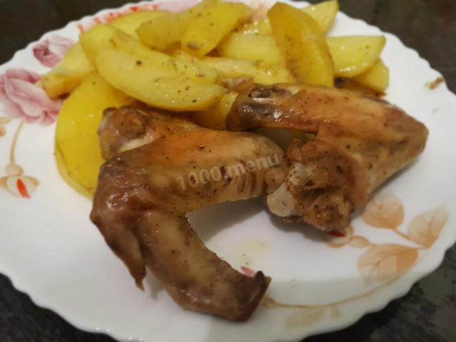 Rustic wings with potatoes