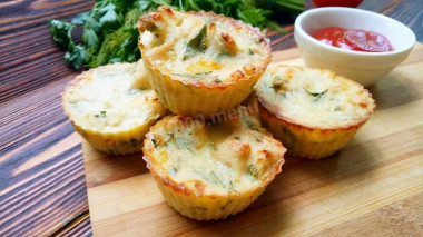Chicken muffins with cheese and herbs