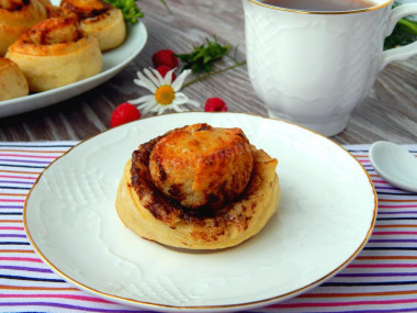 Yeast buns with cinnamon dough in a bread maker