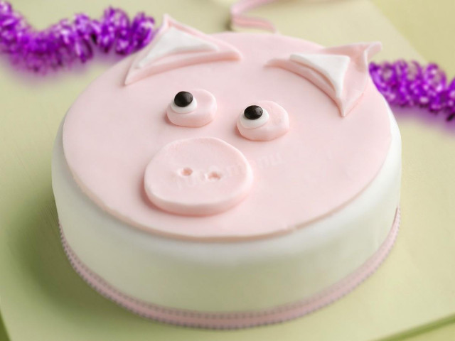Cake with sour cream Pig
