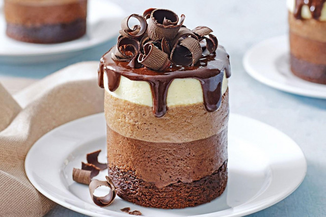 Mousse chocolate cake