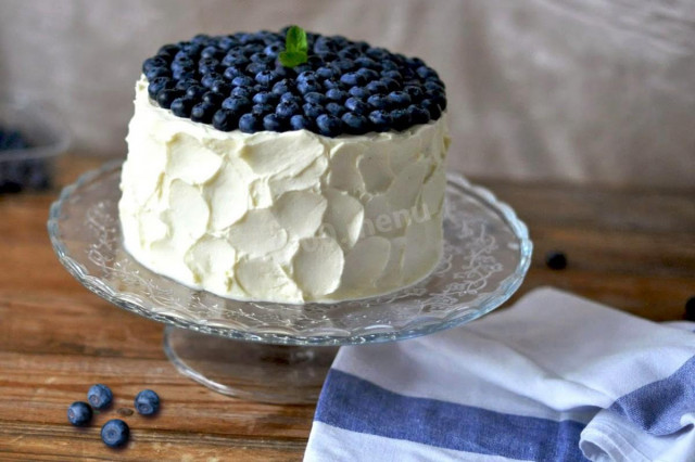 Juicy cake with blueberry and blueberry berry souffle