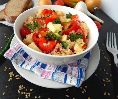 Salad with bulgur and vegetables
