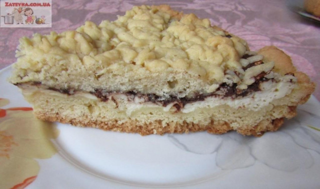 Grated pie with cottage cheese and chocolate