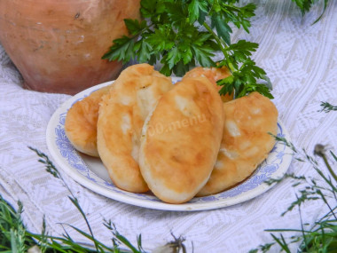 Fried pies in a pan with dry yeast