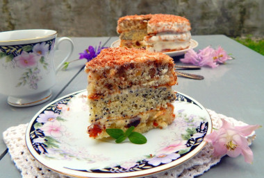 Cake with poppy seeds, nuts, raisins and sour cream