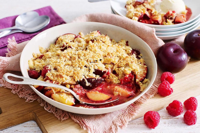 Plum crumble