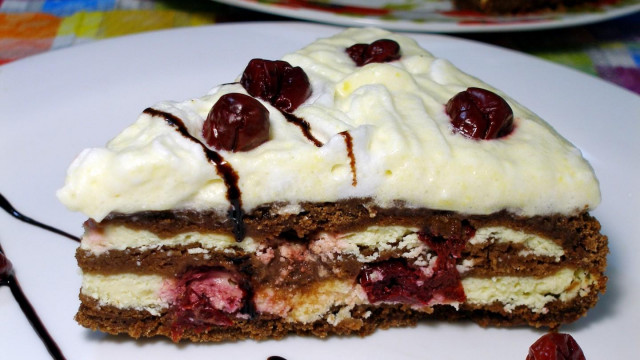 Cottage cheese cake with cherries