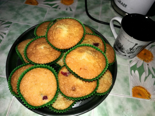 Airy cupcakes with cherries