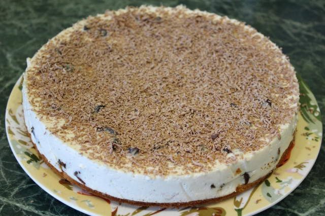 Sour cream cottage cheese cake with prunes
