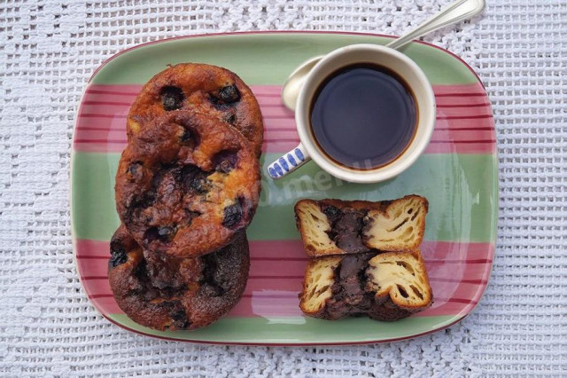 Chocolate and aronia muffins