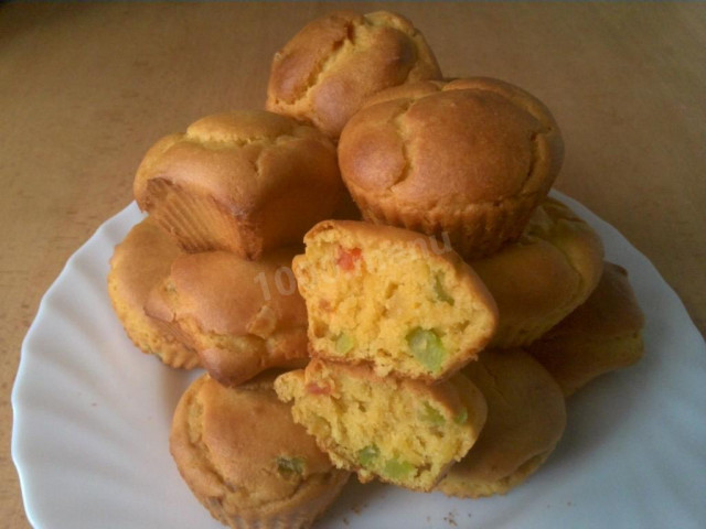 Corn muffins with candied fruits