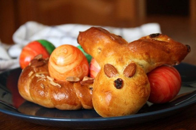 Easter pastries made of pudding and orange juice