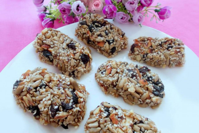 Granola bars with seeds