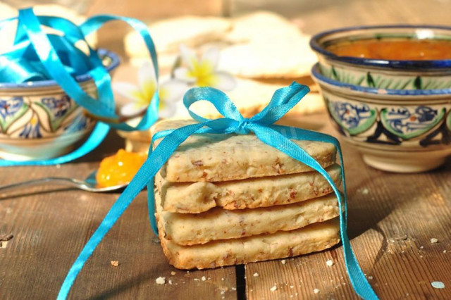 Cookies with apricot kernels