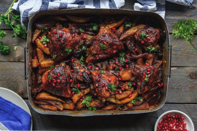 Meat in pomegranate syrup