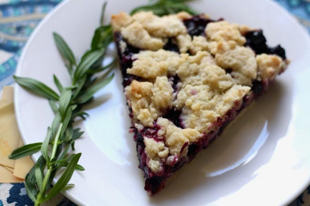 Blueberry pie with hyssop