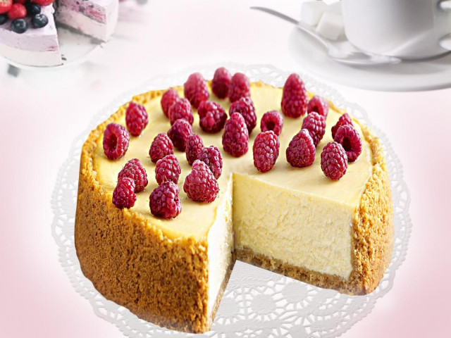 Classic cheesecake with banana and cottage cheese