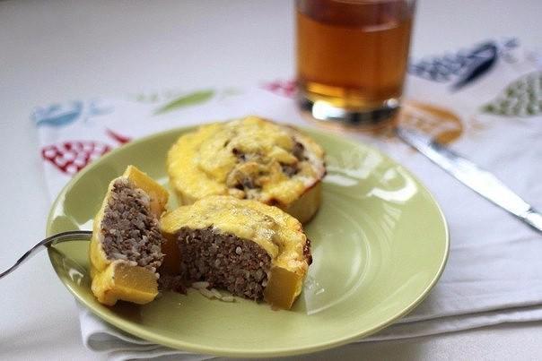 Stuffed zucchini with minced meat and rice