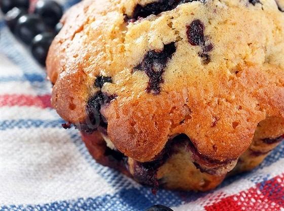 Blueberry muffins with cinnamon in milk