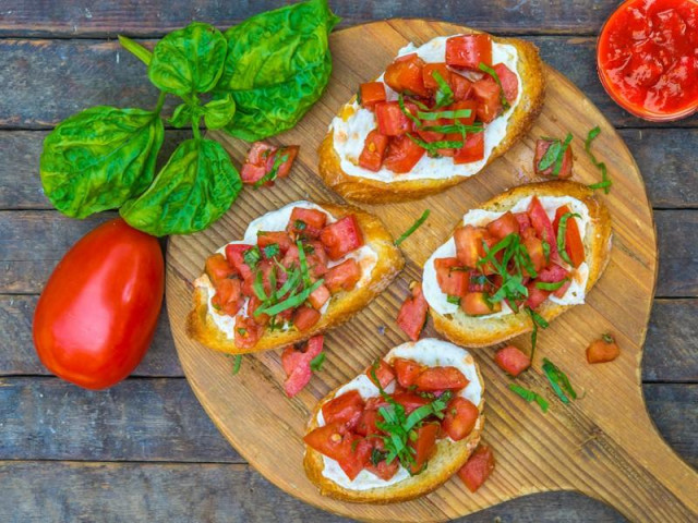 Bruschetta with basil