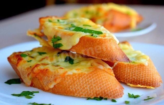 Sandwiches with garlic and cheese