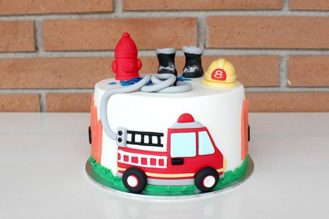 Cake fire truck