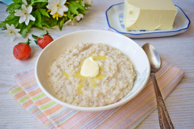 Barley porridge in a slow cooker with milk