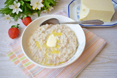 Barley porridge in a slow cooker with milk