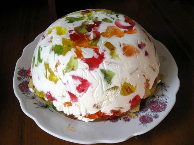 Broken Glass cake with vanilla sponge cake
