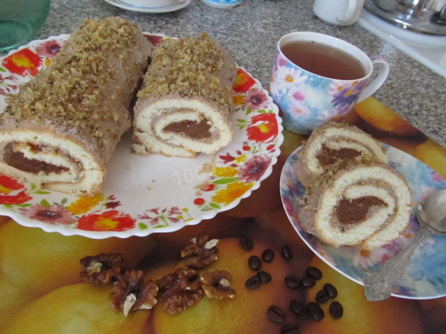 Sponge roll with coffee filling and banana cream