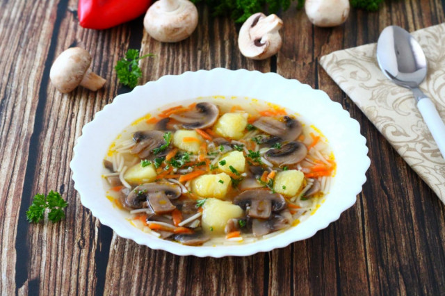 Mushroom soup of champignons with vermicelli and potatoes