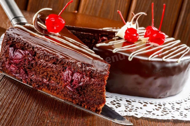 Chocolate-covered drunk cherry cake