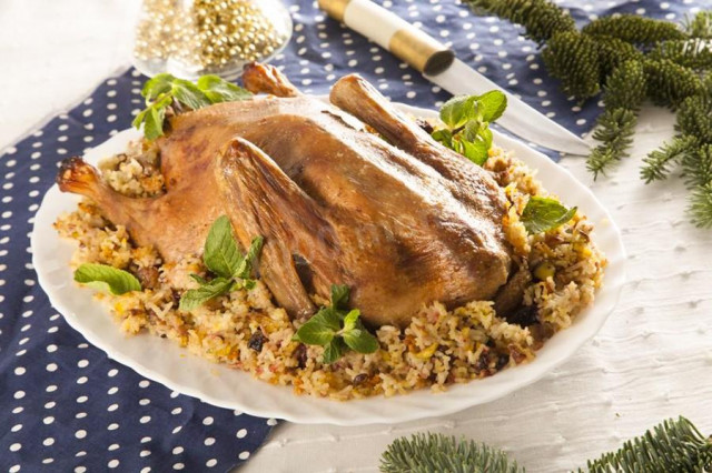 Duck stuffed with rice, dried apricots and nuts