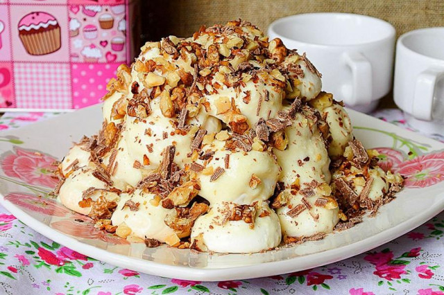 Count's Ruins cake with nuts with condensed milk