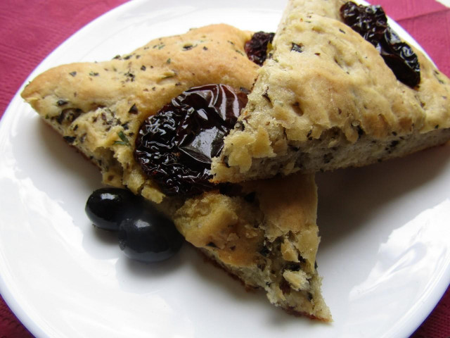 Focaccia with tapenade and dried tomatoes