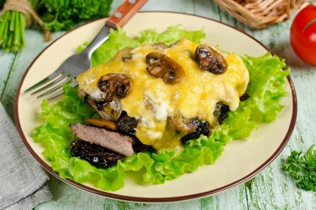 Beef chops with cheese