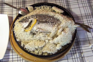 Dorada in salt