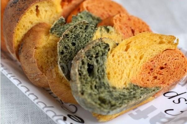 Tricolor bread