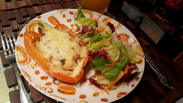 Stuffed peppers with turkey and vegetables