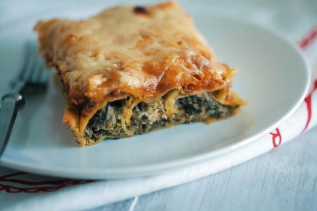 Cannelloni with spinach and cheese
