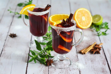 Non-alcoholic mulled wine with juice