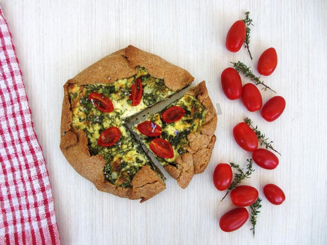 Whole grain biscuits with spinach feta and tomatoes